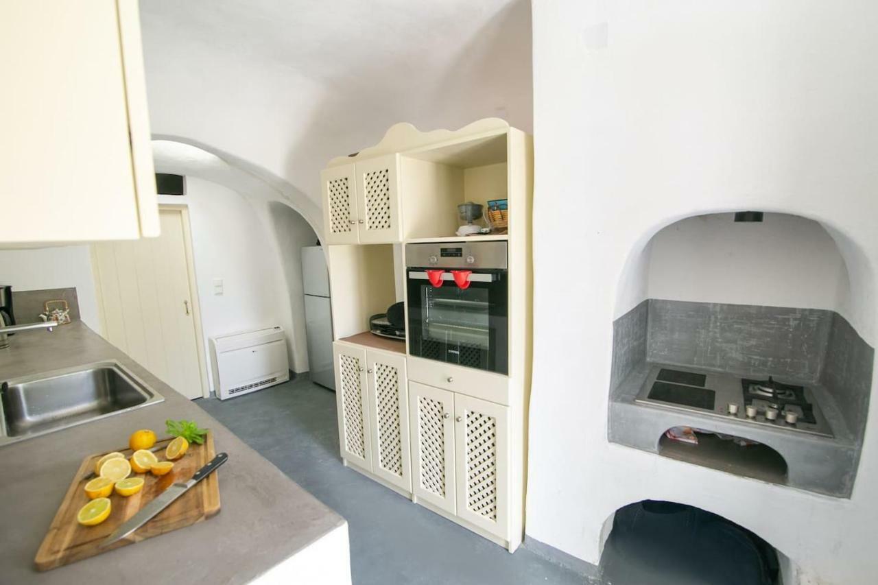 Agrilia Secluded Cave House Villa Therasia Eksteriør bilde