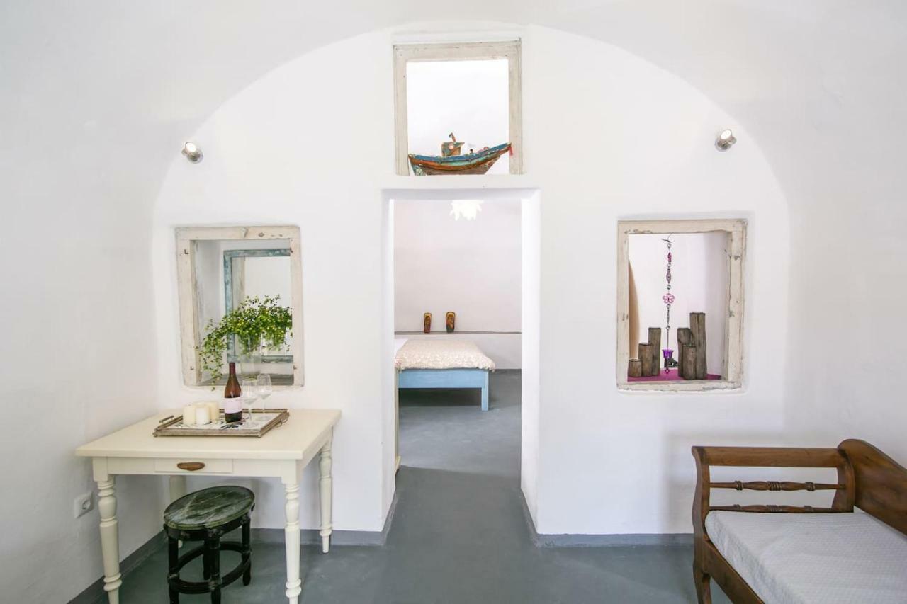 Agrilia Secluded Cave House Villa Therasia Eksteriør bilde