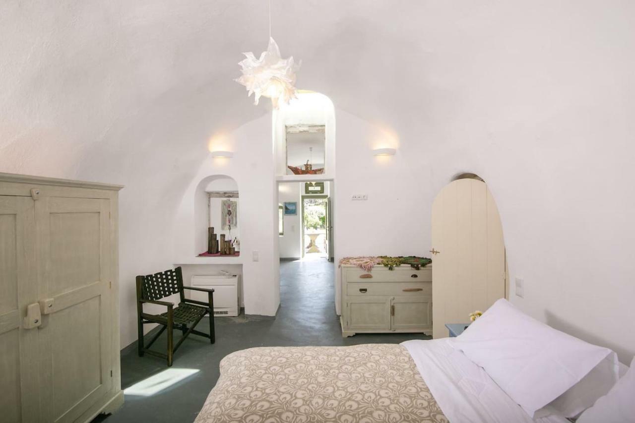 Agrilia Secluded Cave House Villa Therasia Eksteriør bilde